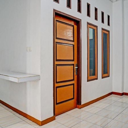 Hotel Spot On 93385 Penginapan Hj Lilis 2 Syariah Sukabumi Exterior foto