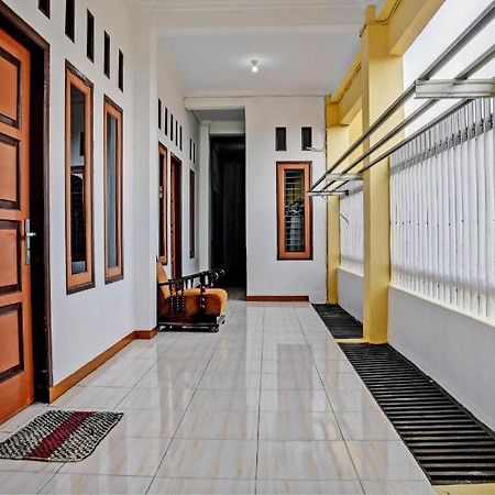 Hotel Spot On 93385 Penginapan Hj Lilis 2 Syariah Sukabumi Exterior foto