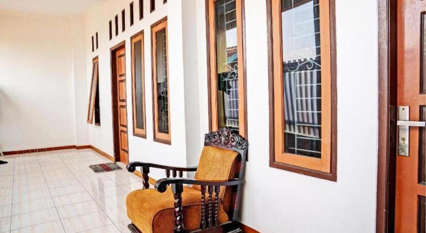 Hotel Spot On 93385 Penginapan Hj Lilis 2 Syariah Sukabumi Exterior foto