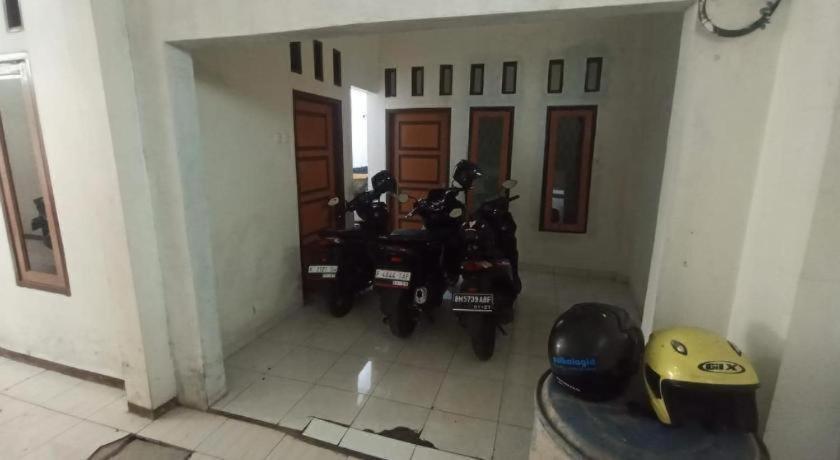 Hotel Spot On 93385 Penginapan Hj Lilis 2 Syariah Sukabumi Exterior foto