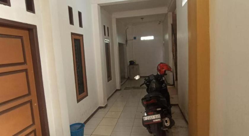 Hotel Spot On 93385 Penginapan Hj Lilis 2 Syariah Sukabumi Exterior foto